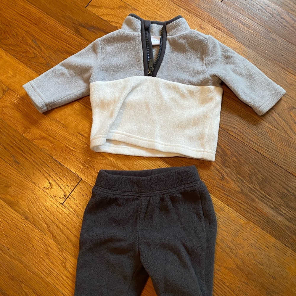 Old Navy Baby Boy Gender Neutral Black, Gray and Cream Fleece Jogger Set